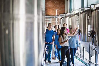 brewery-workers-1