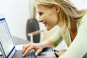 woman-looking-at-laptop_1